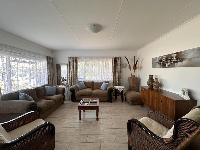 5 Bedroom Property for Sale in Fraaiuitsig Western Cape